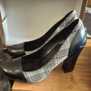 Lightly used women heels
